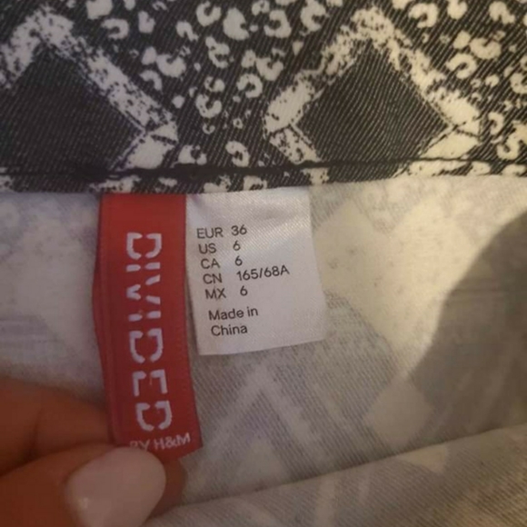 Skirts - Picture 4 of 4